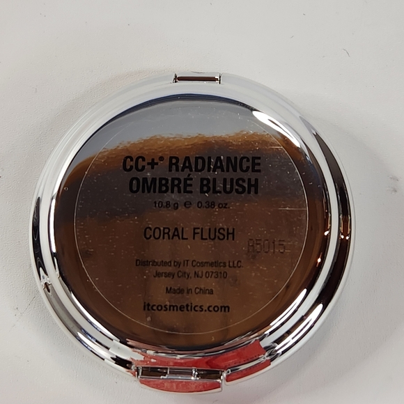 It Cosmetics CC Radiance Ombre Blush Coral Flush, 0.38 oz. - Picture 5 of 6